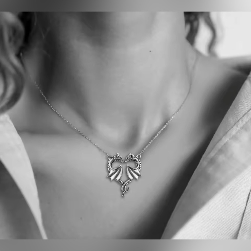 18K White Gold Two Kissing Dragons Heart Necklace - Picture 7 of 10